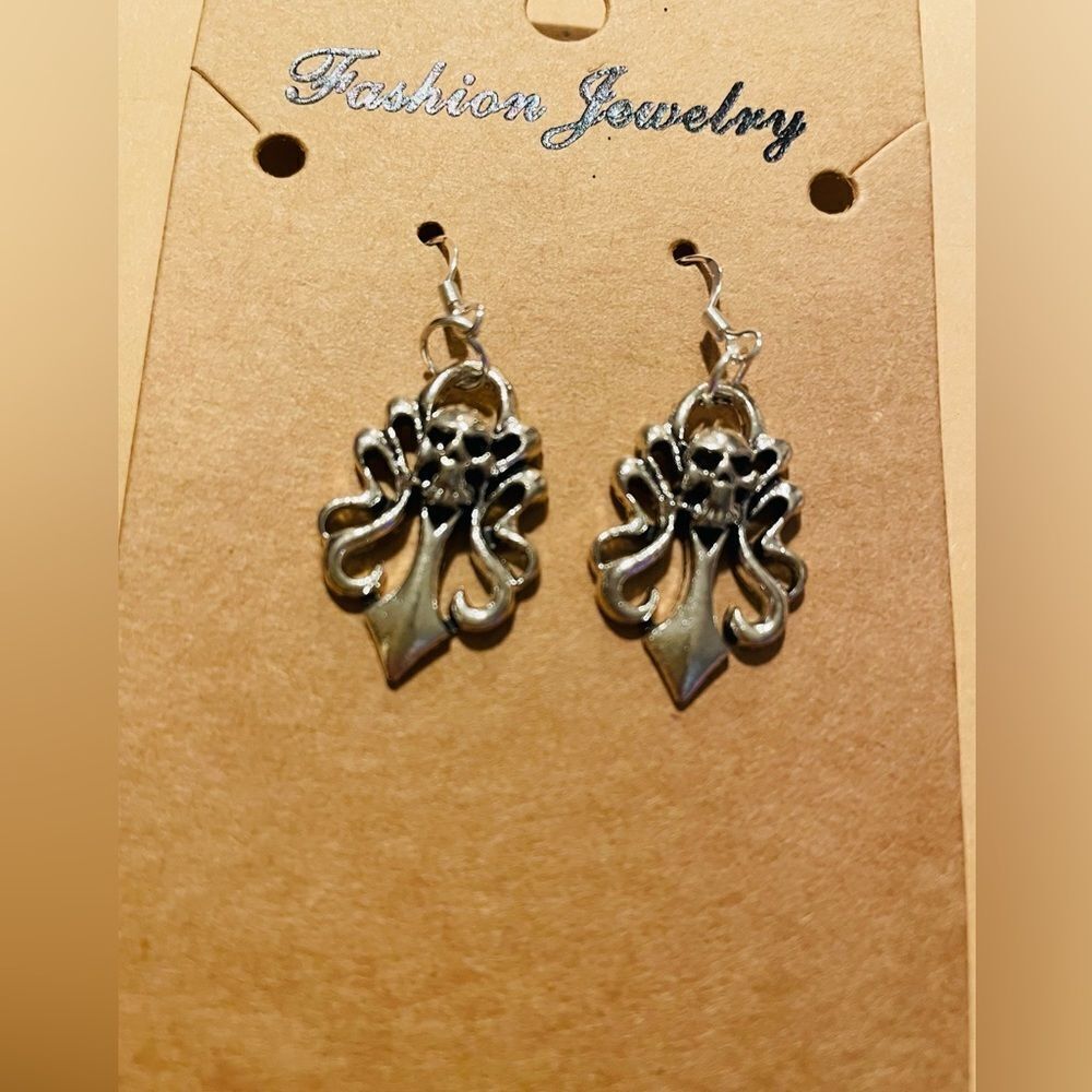 HANDCRAFTED SKULK EARRINGS